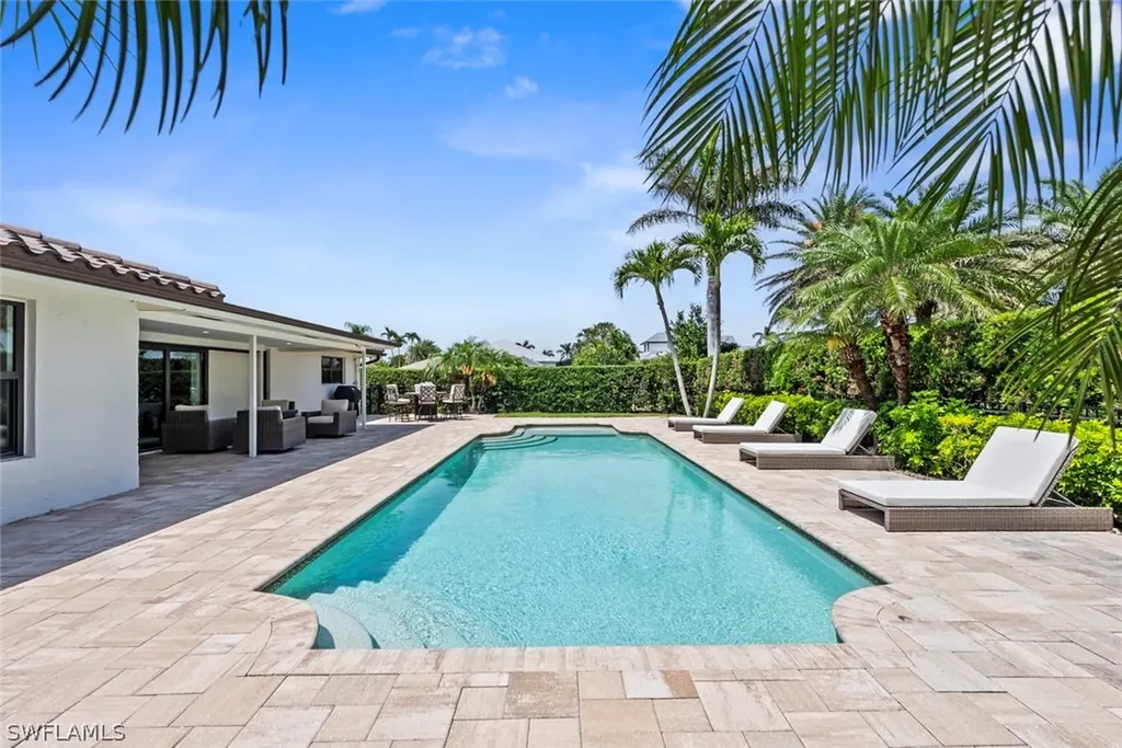4222 Crayton Road Naples FL 34103