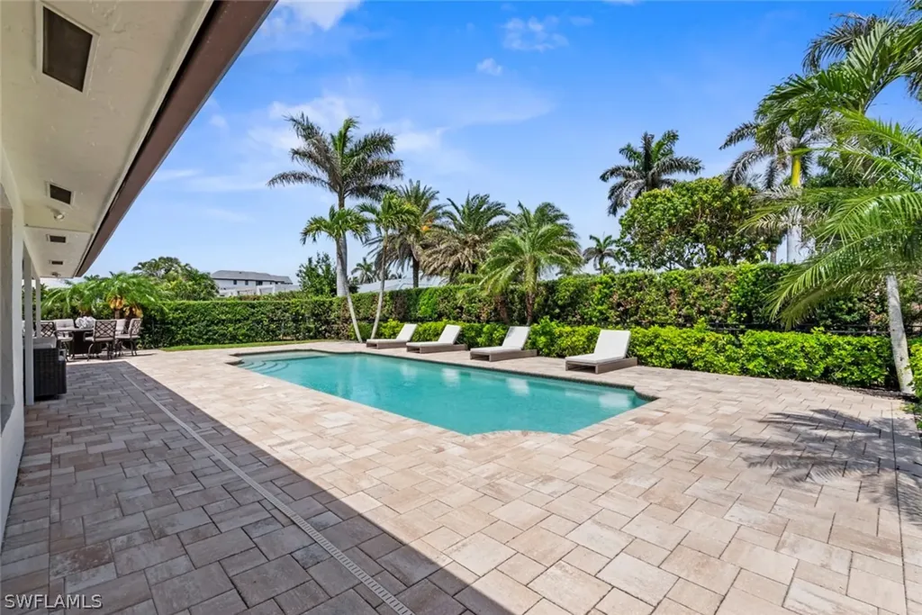 4222 Crayton Road Naples FL 34103