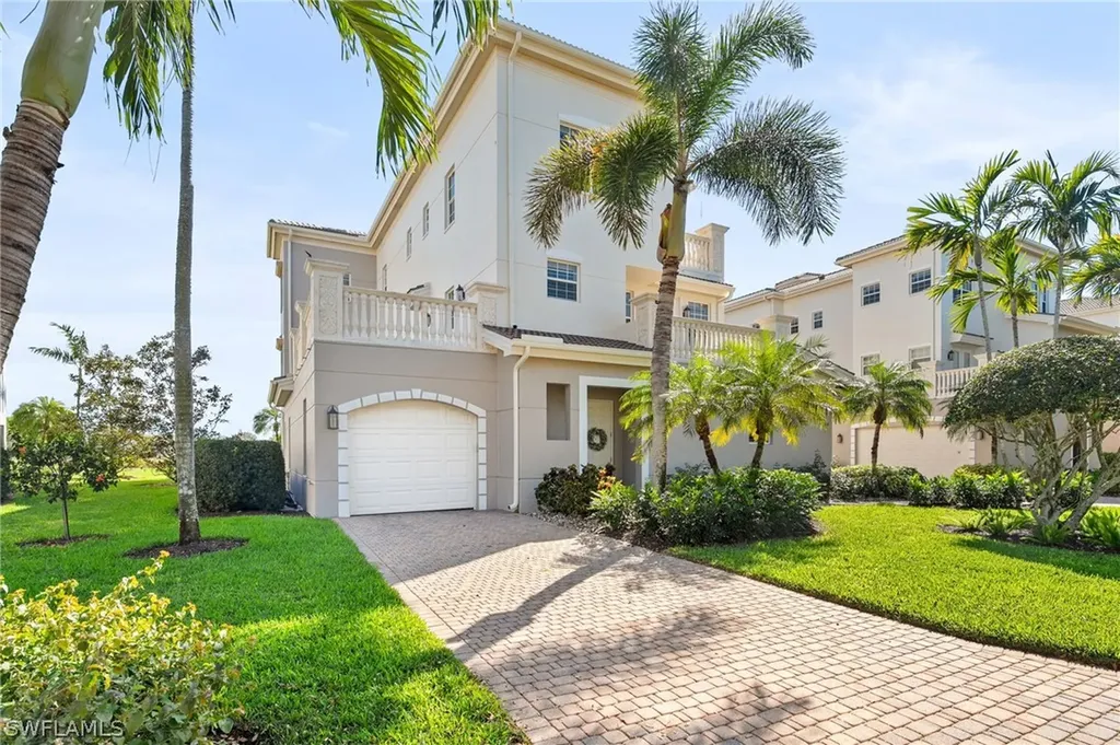 Naples FL, 584 Avellino Isle Circle, Unit 101