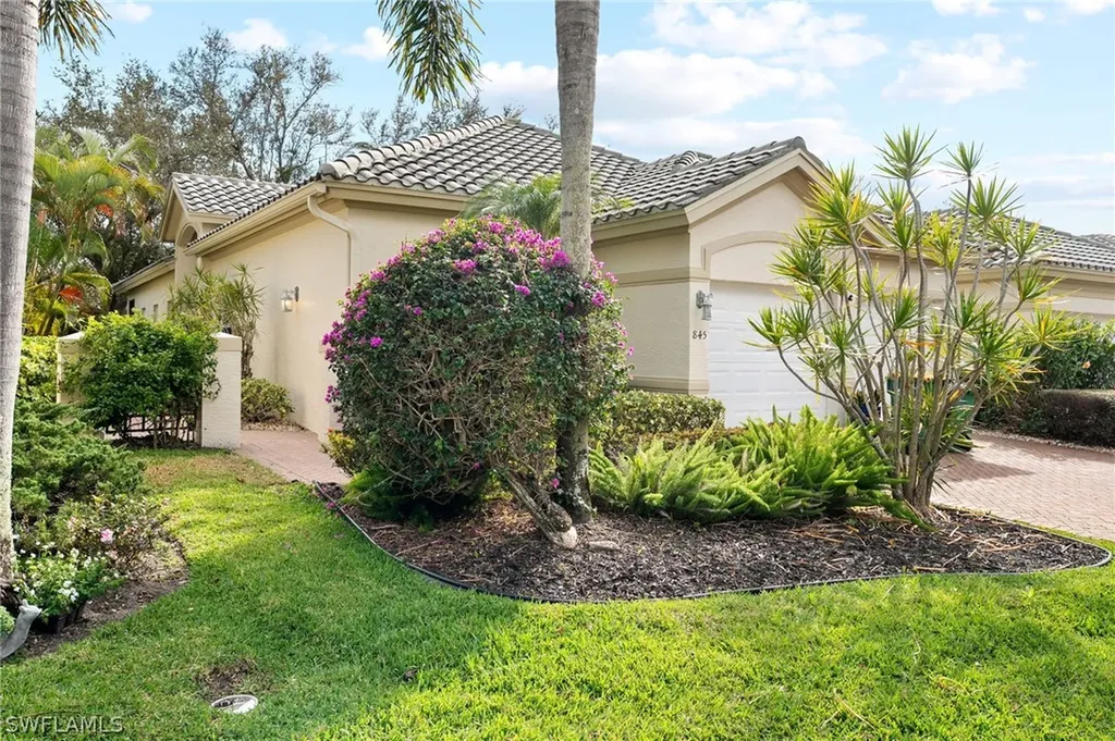 845 Vistana Circle Naples FL 34119