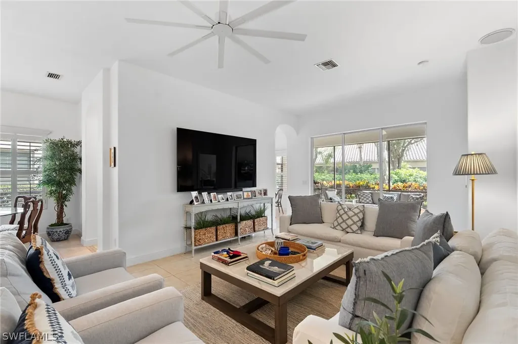 845 Vistana Circle Naples FL 34119
