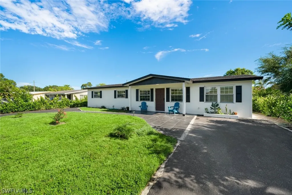 3999 Guava Drive Naples FL 34104