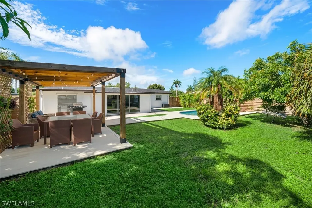 3999 Guava Drive Naples FL 34104