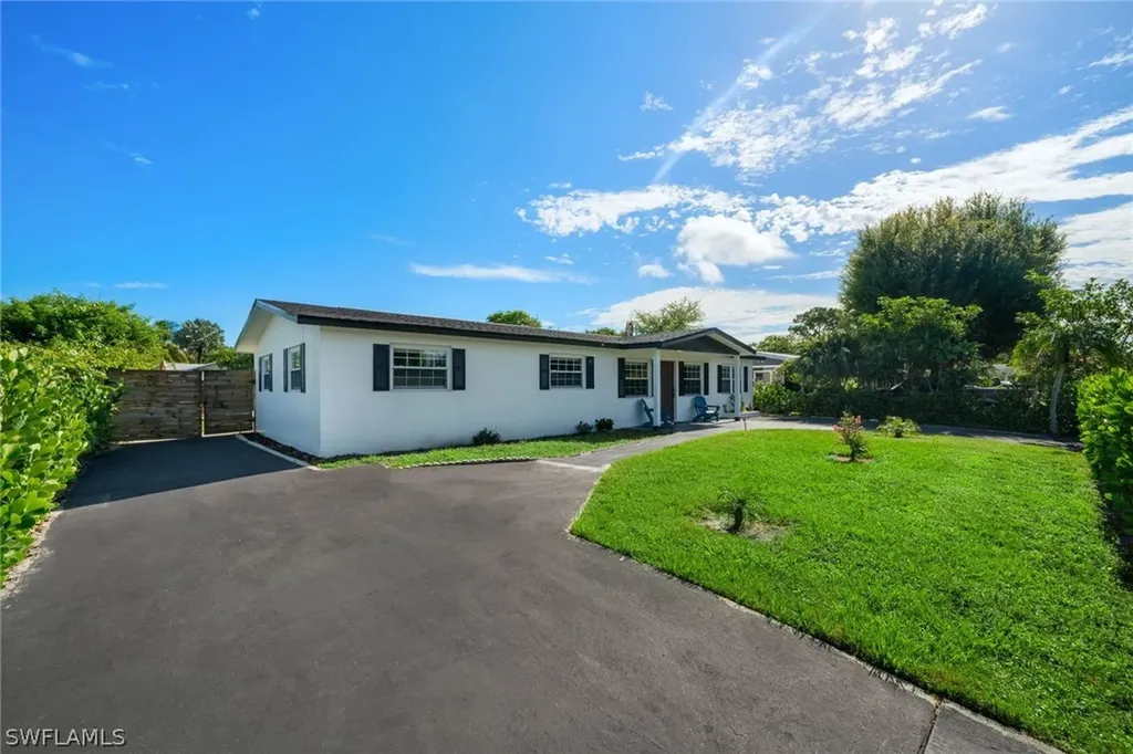 3999 Guava Drive Naples FL 34104