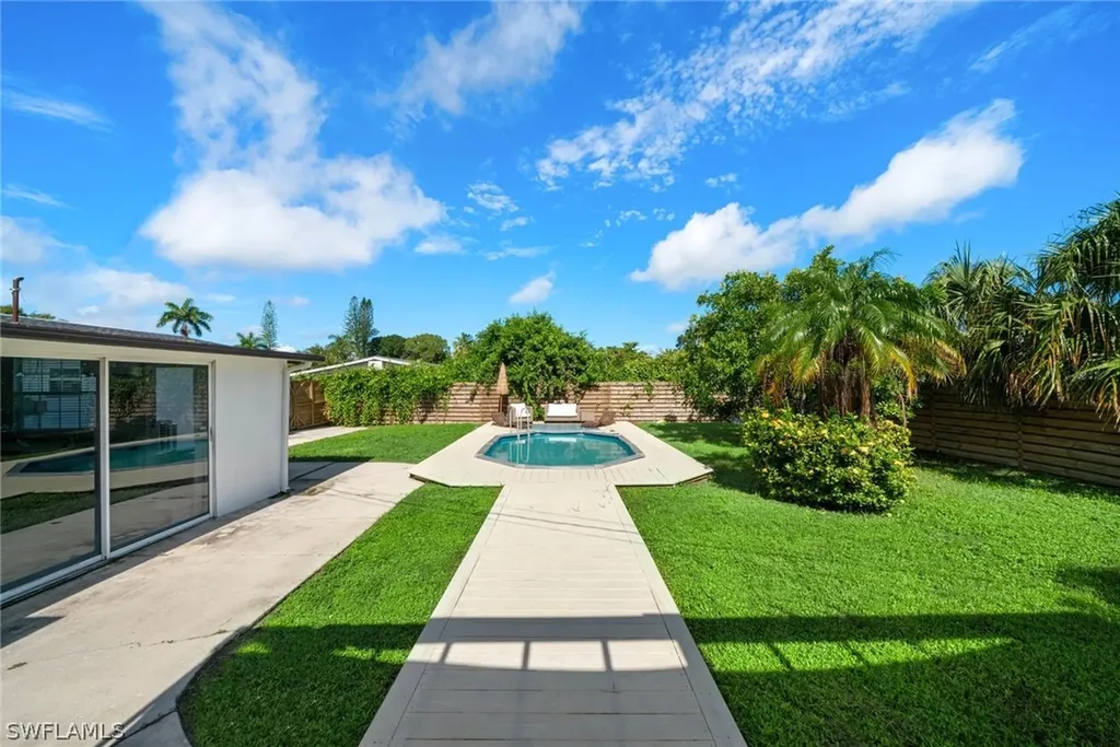 3999 Guava Drive Naples FL 34104