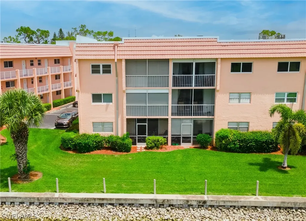 190 Turtle Lake Court Naples FL 34105