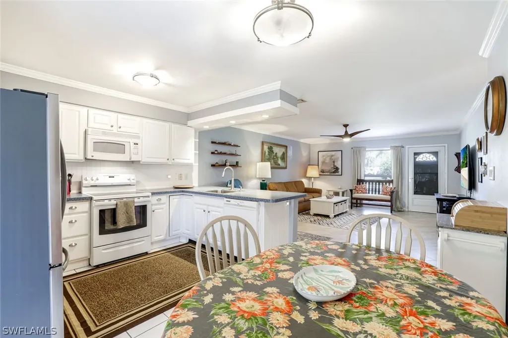 561 Palm View Drive Naples FL 34110