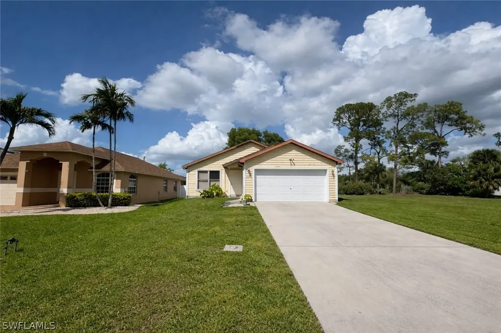 Naples FL, 839 108TH Avenue N