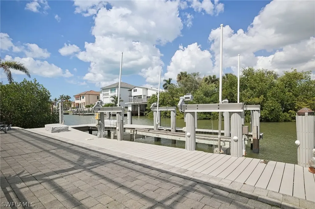 451 Oak Avenue Naples FL 34108