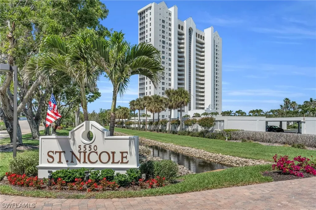 Naples FL, 5550 Heron Point Drive, Unit 304