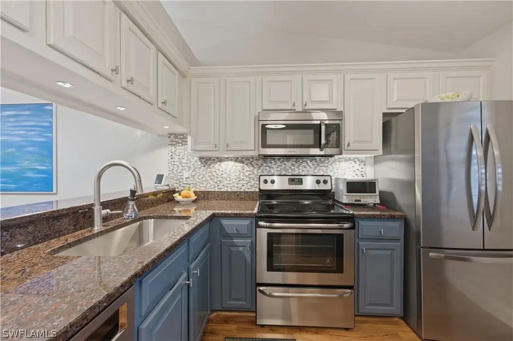 2018 Pine Isle Lane Naples FL 34112