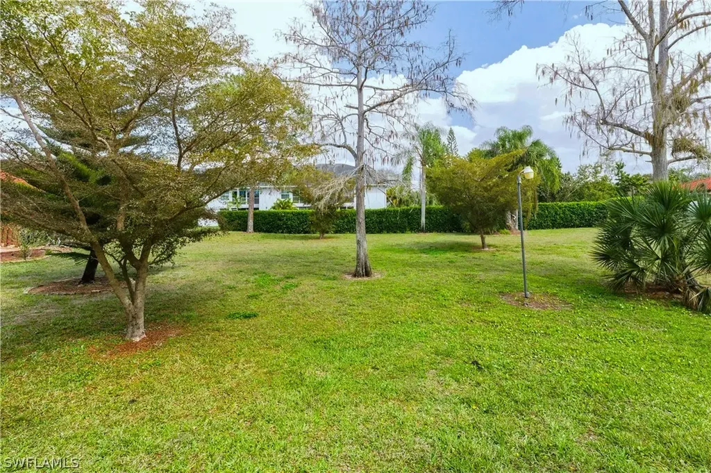 2018 Pine Isle Lane Naples FL 34112