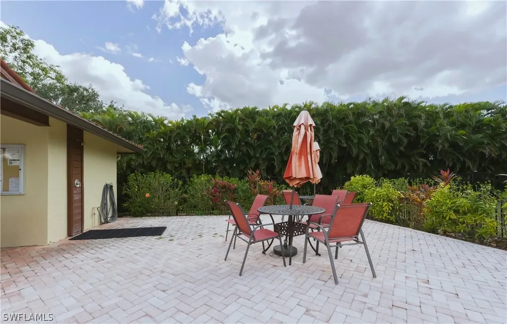 2018 Pine Isle Lane Naples FL 34112