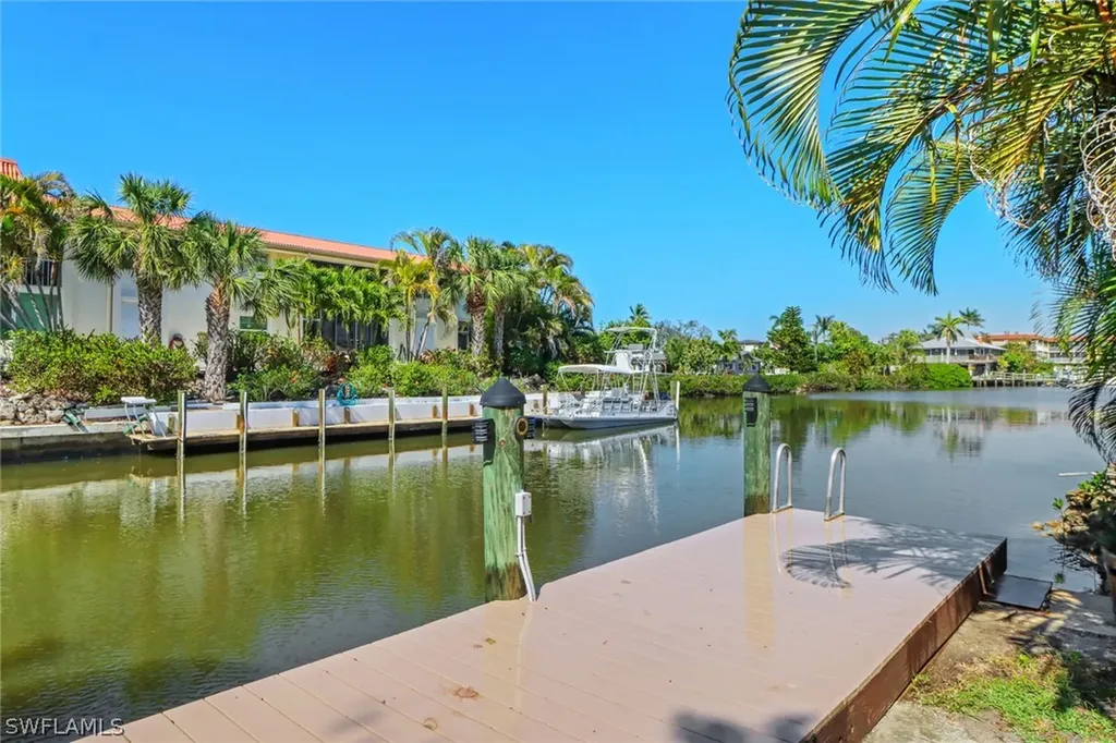 1120 Sandpiper Street Naples FL 34102
