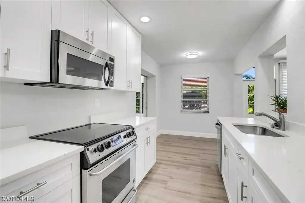1120 Sandpiper Street Naples FL 34102