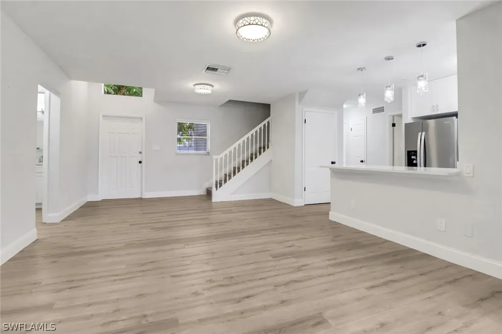 1120 Sandpiper Street Naples FL 34102