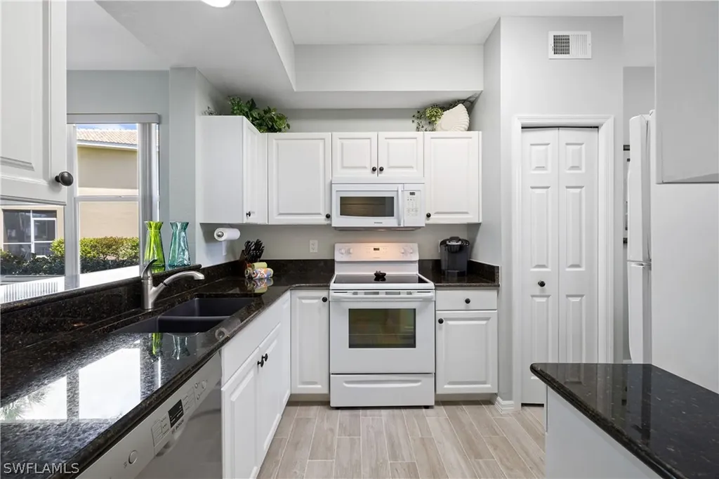 2295 Carrington Court Naples FL 34109
