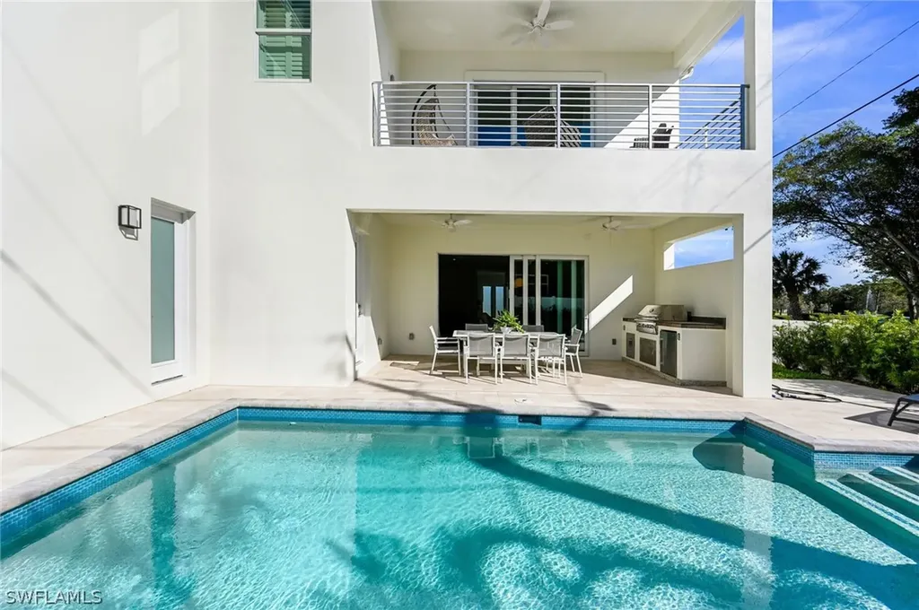 596 111th Avenue N Naples FL 34108
