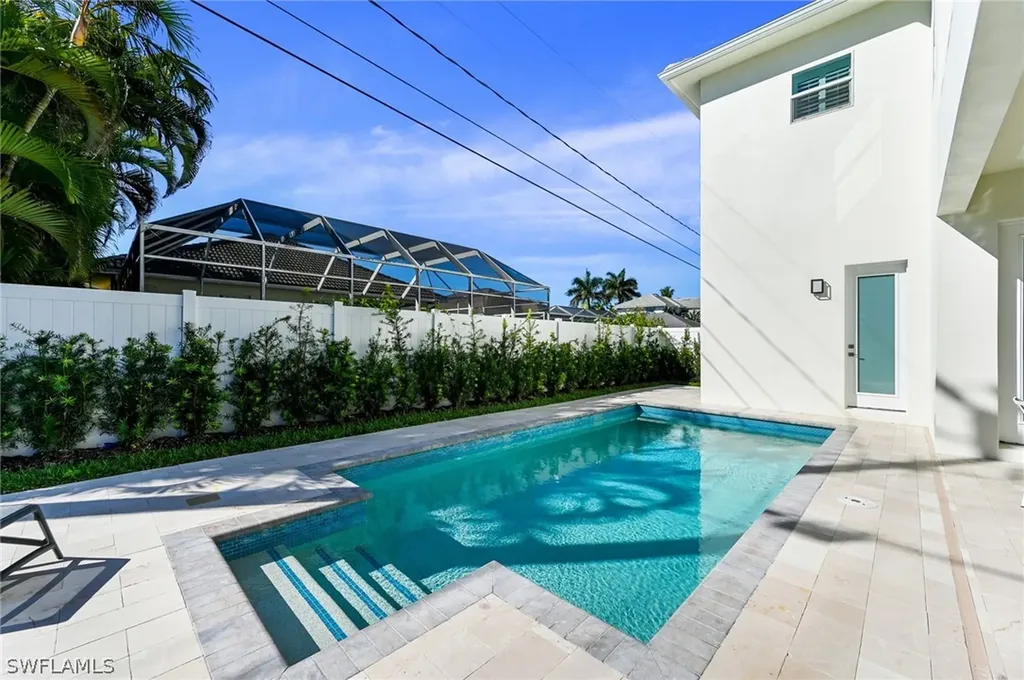 596 111th Avenue N Naples FL 34108