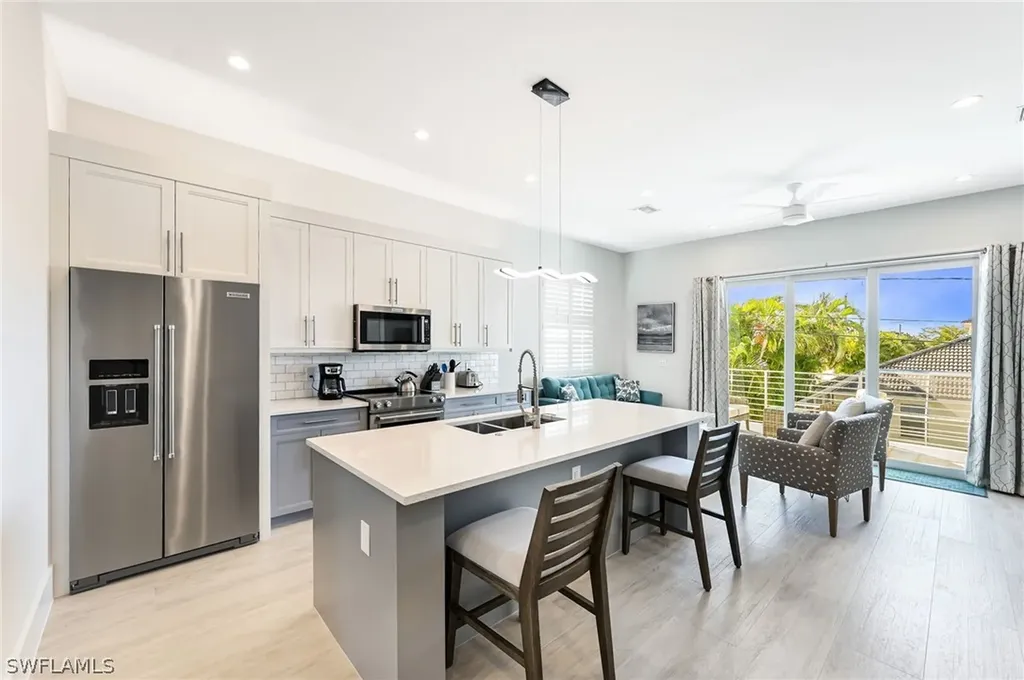 596 111th Avenue N Naples FL 34108
