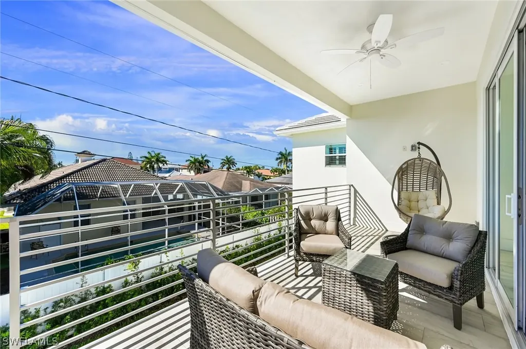 596 111th Avenue N Naples FL 34108