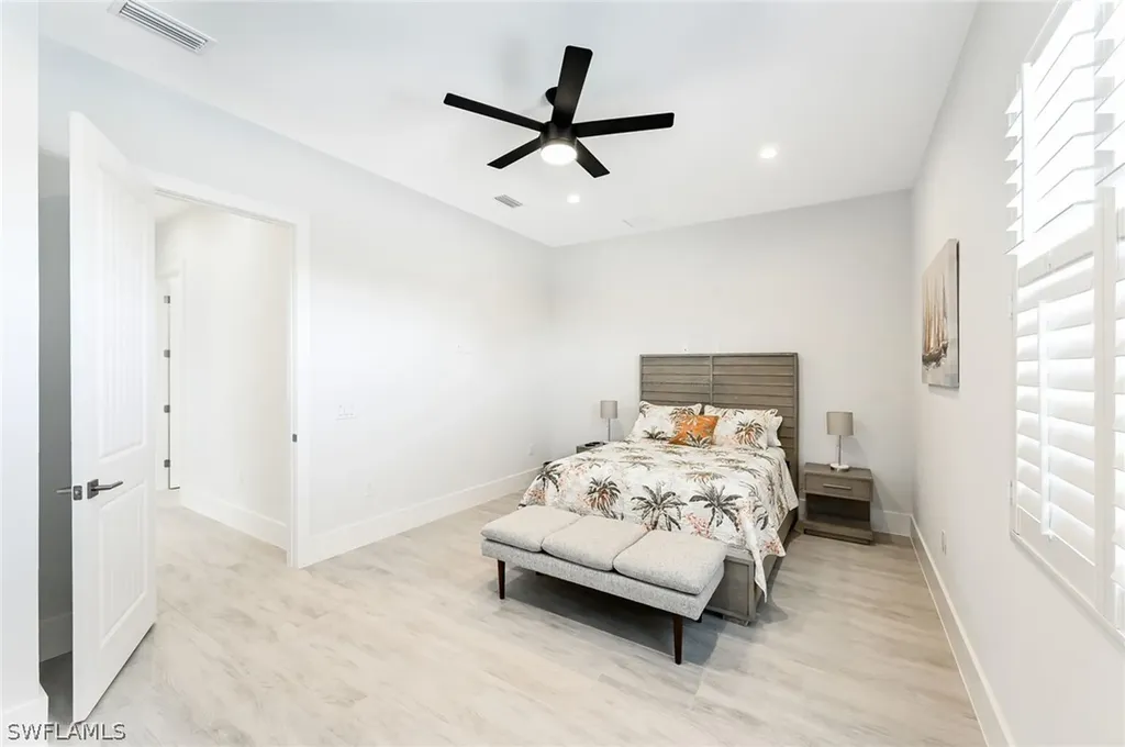 596 111th Avenue N Naples FL 34108
