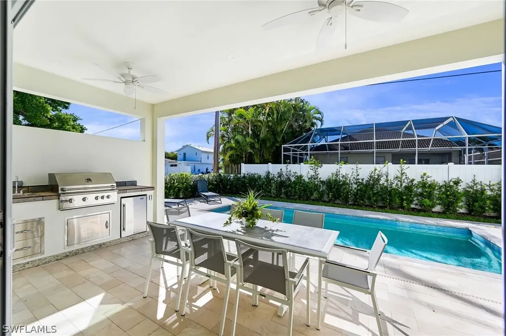 596 111th Avenue N Naples FL 34108