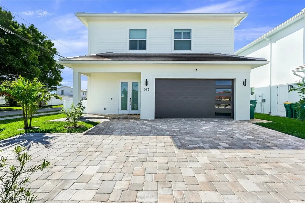 596 111th Avenue N Naples FL 34108