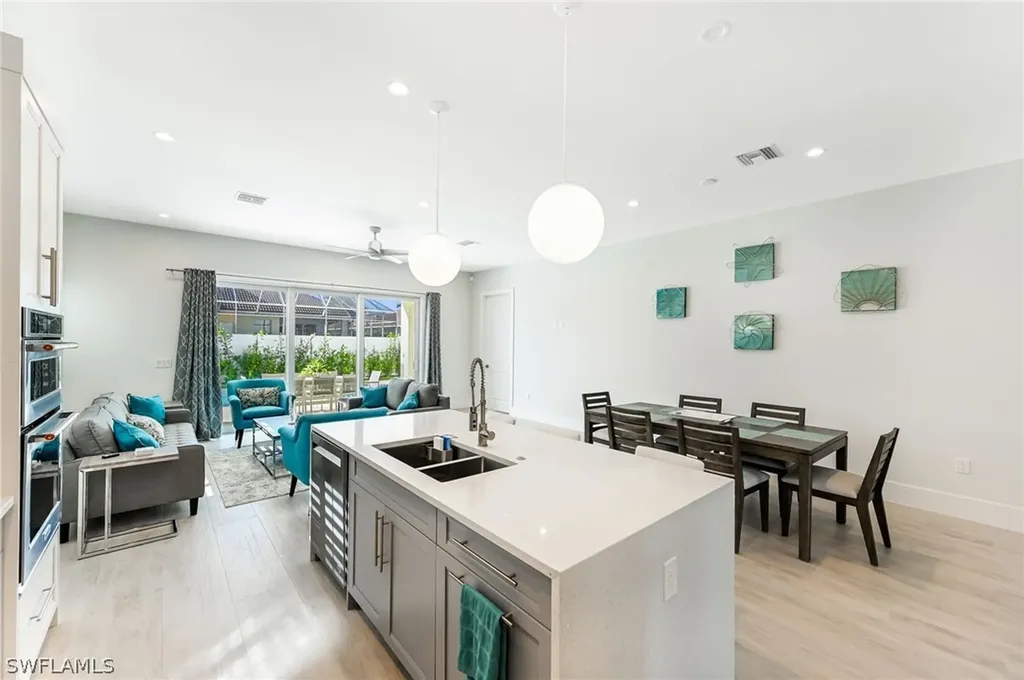 596 111th Avenue N Naples FL 34108