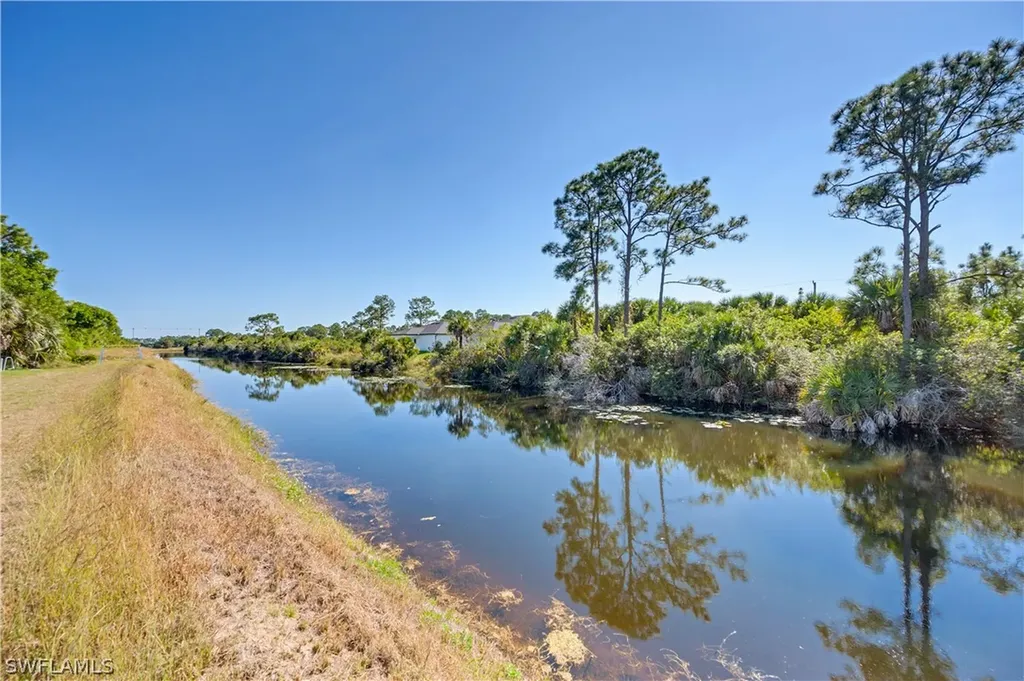 1132 Cumming Street E Lehigh Acres FL 33974