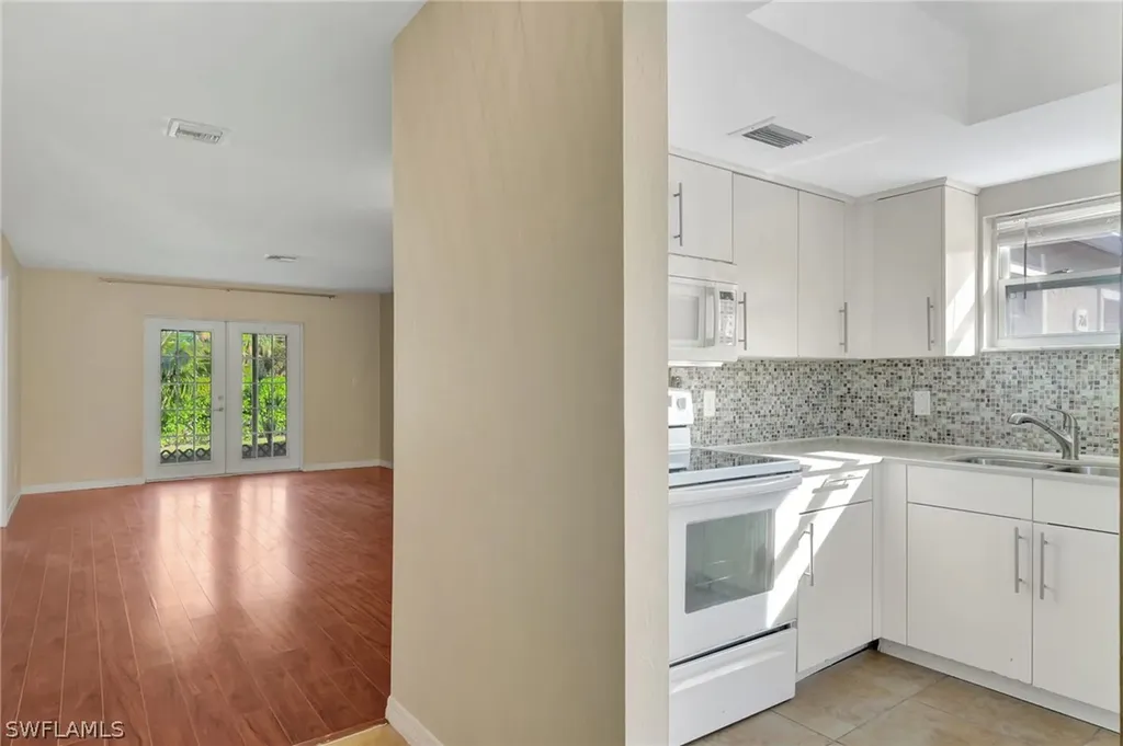 706 111th Avenue N Naples FL 34108