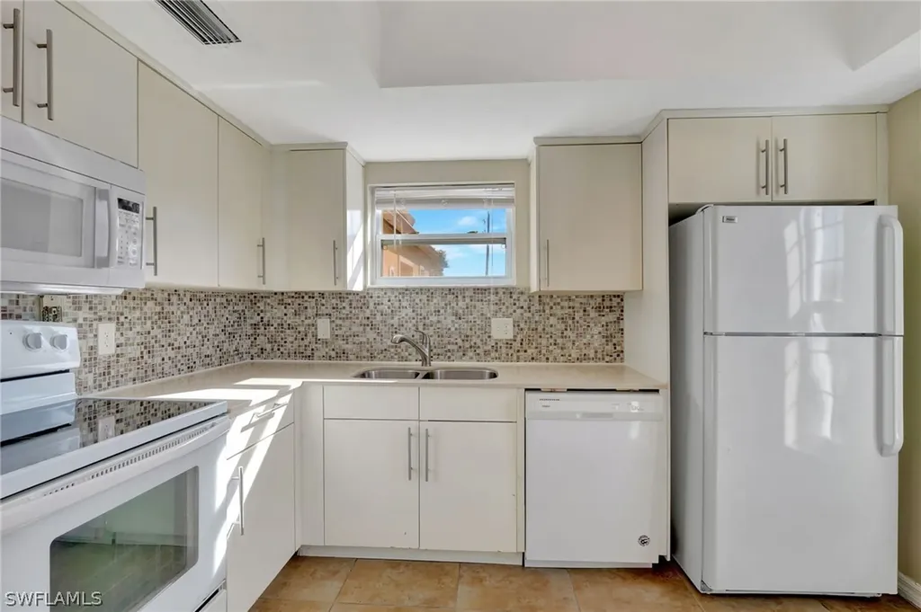 706 111th Avenue N Naples FL 34108