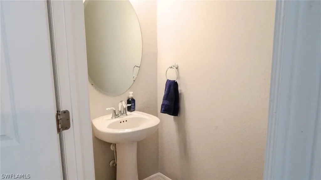 2429 Fallglo Street Naples FL 34120