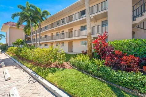 9 High Point Circle N Naples FL 34103