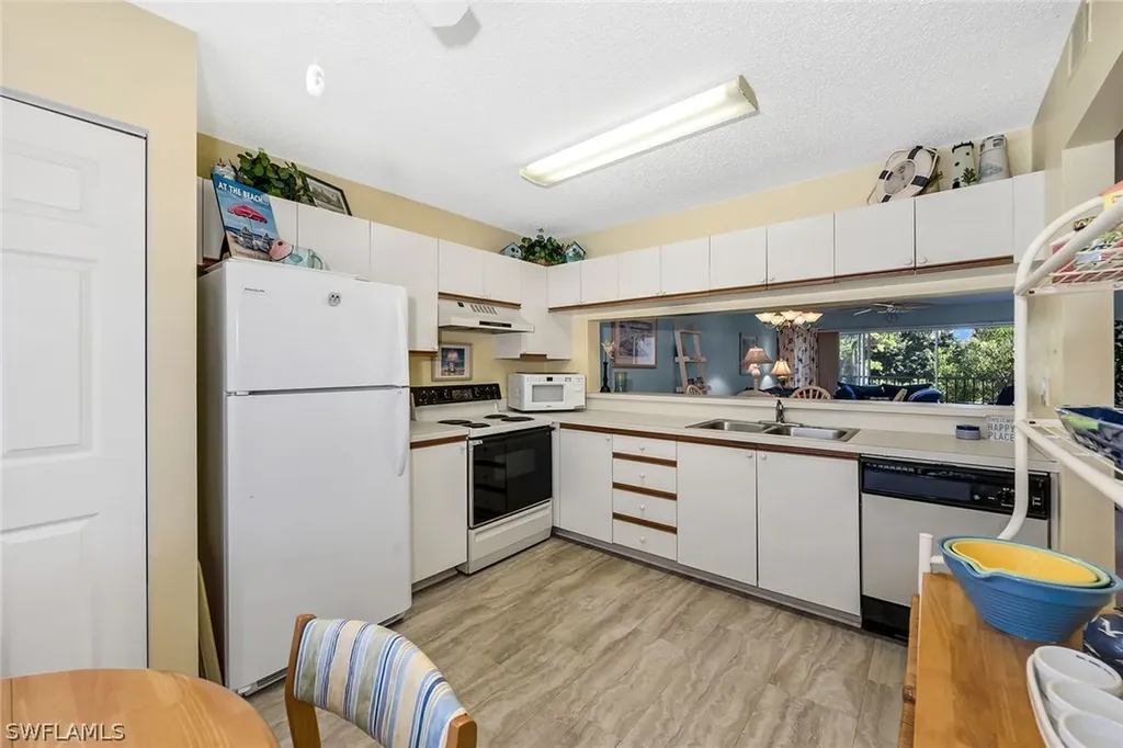 7025 Dennis Circle Naples FL 34104