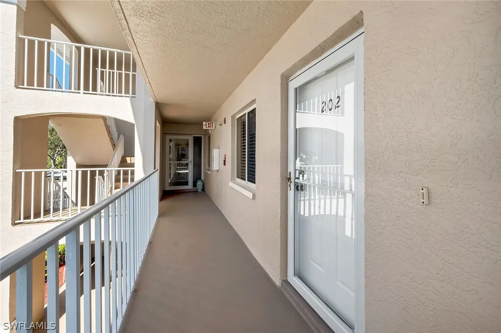 7025 Dennis Circle Naples FL 34104