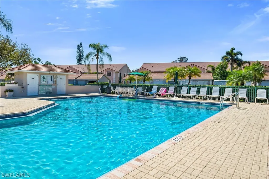 7025 Dennis Circle Naples FL 34104