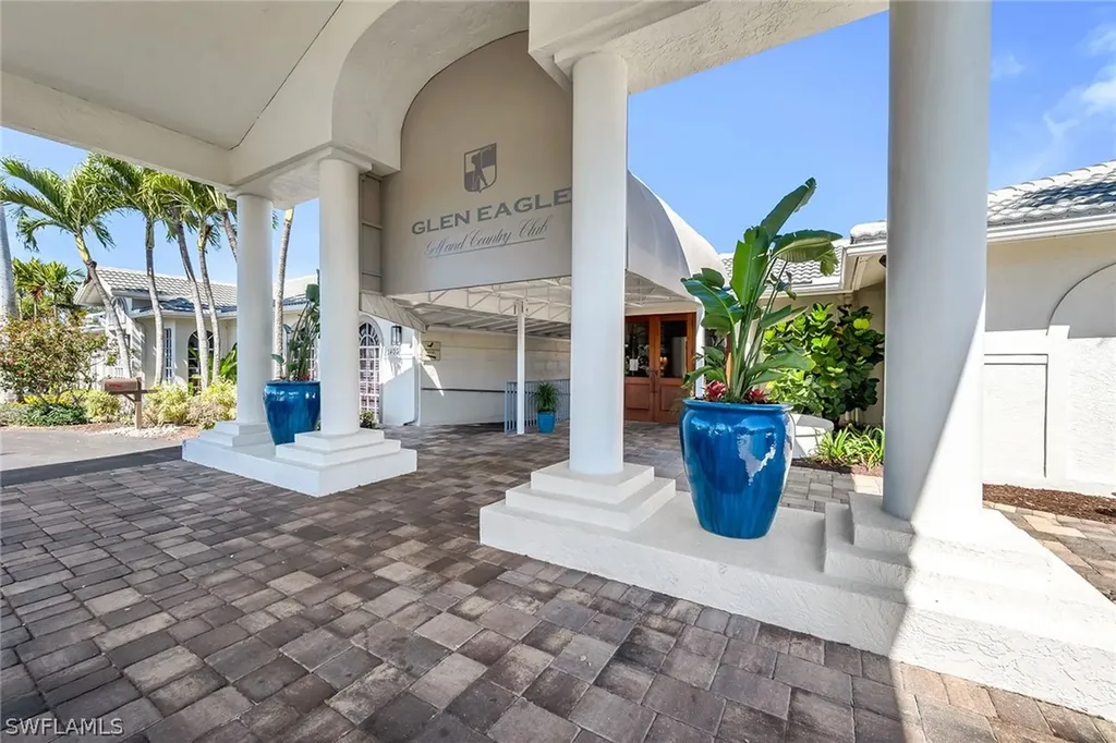 7025 Dennis Circle Naples FL 34104