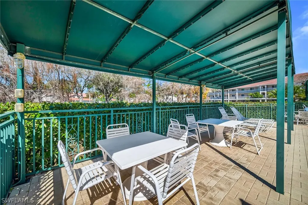 7025 Dennis Circle Naples FL 34104