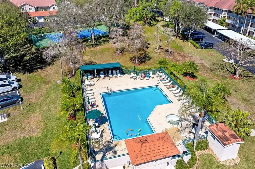 7025 Dennis Circle Naples FL 34104