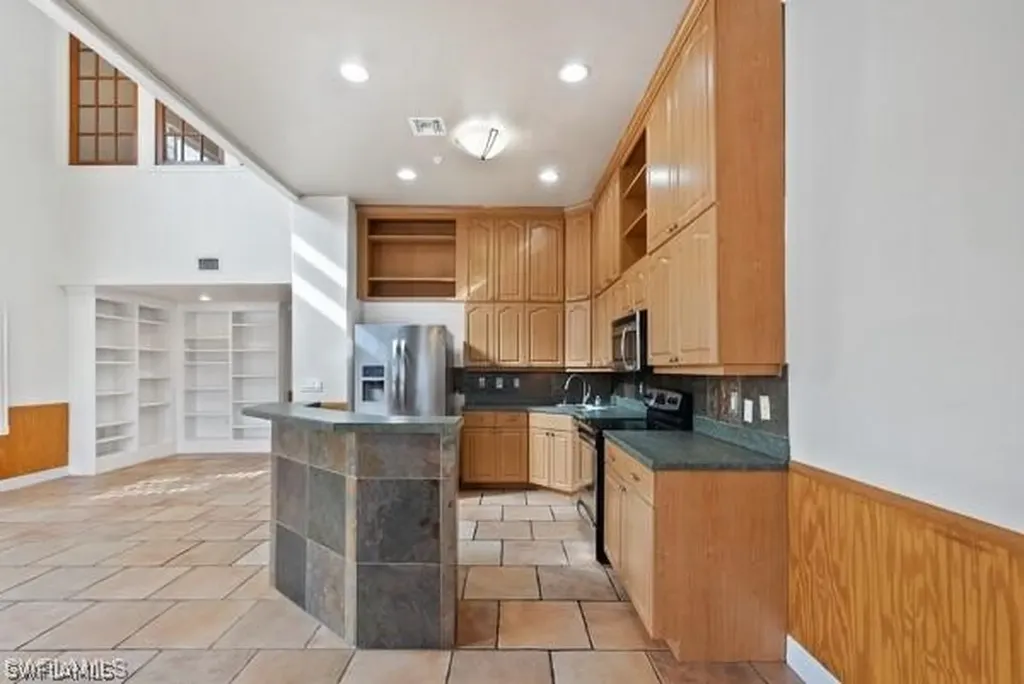 819 James Street Fort Myers FL 33916