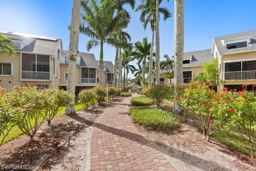 819 James Street Fort Myers FL 33916