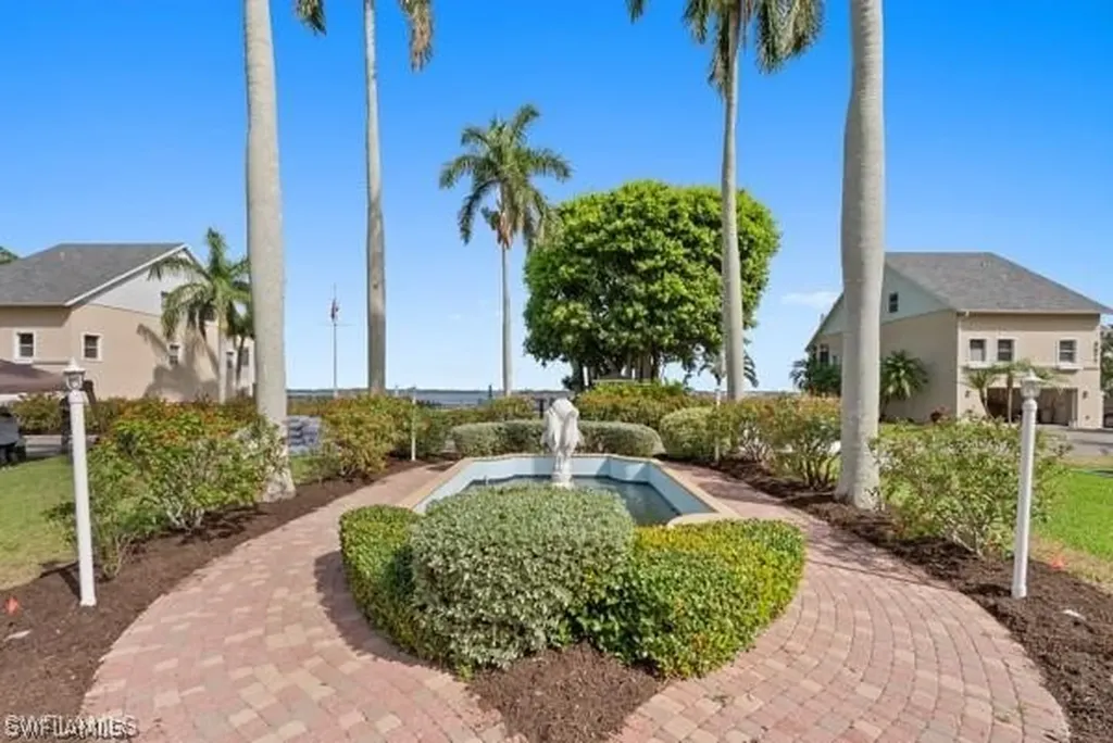 819 James Street Fort Myers FL 33916