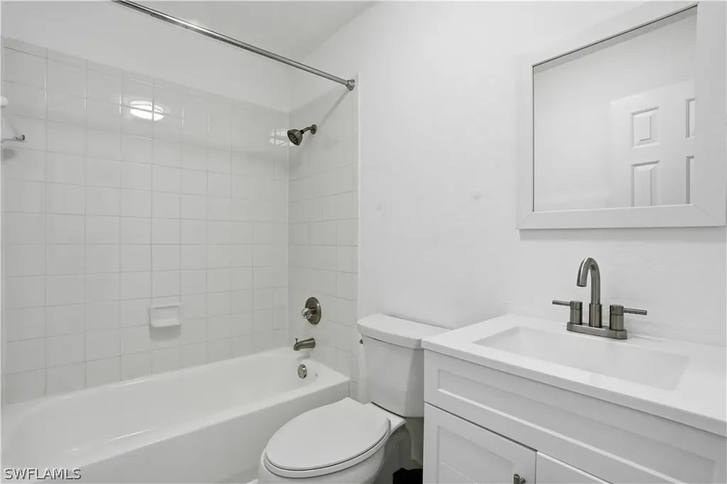 4607 Bayshore Drive Naples FL 34112