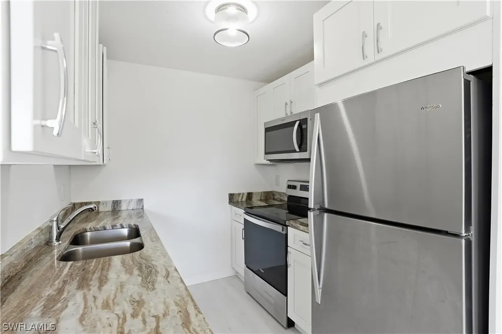 4607 Bayshore Drive Naples FL 34112
