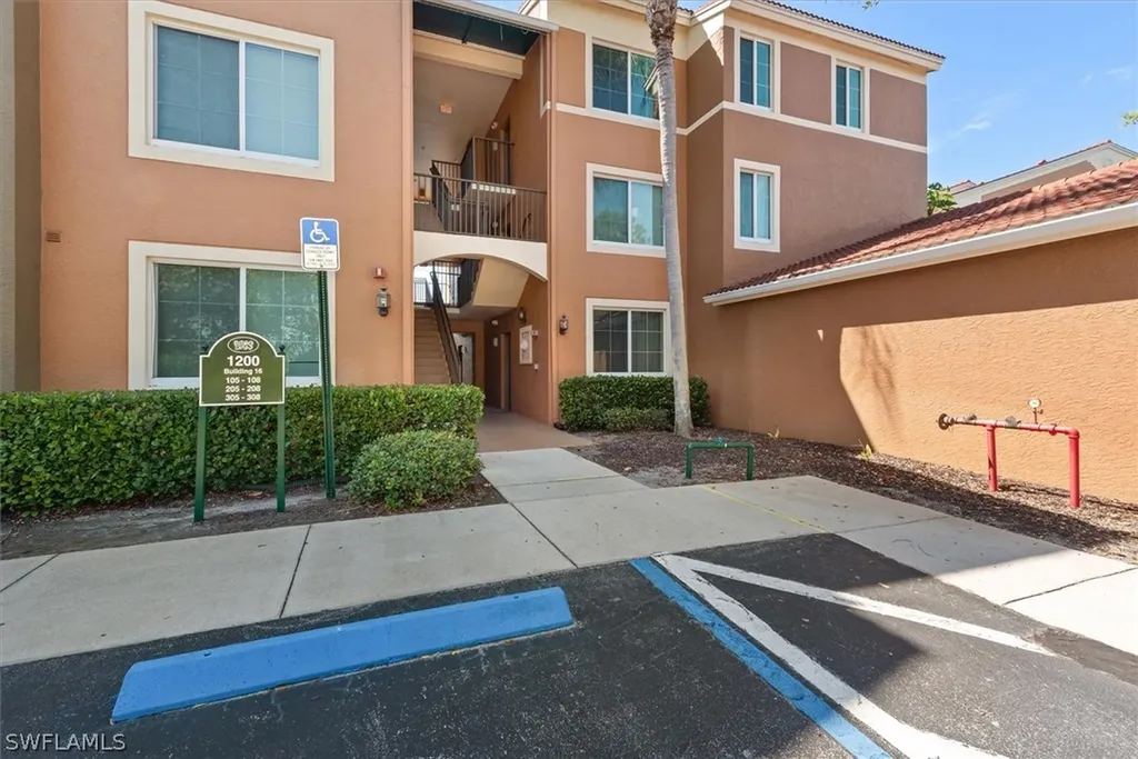 1200 Reserve Way Naples FL 34105