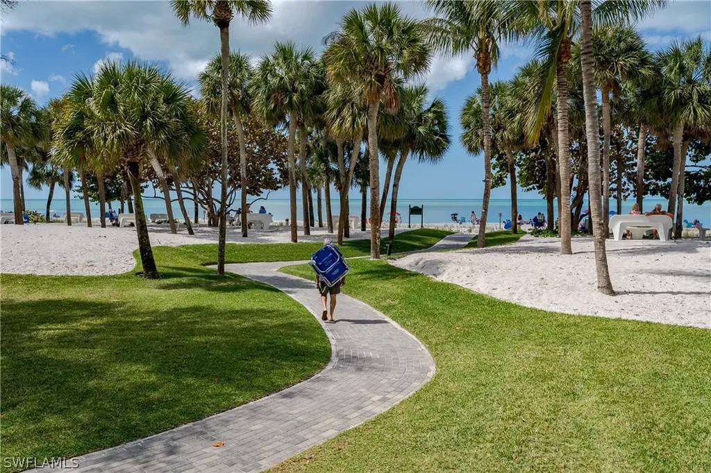 600 Parkview Lane Naples FL 34103