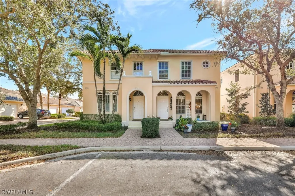 Naples FL, 6210 Towncenter Circle