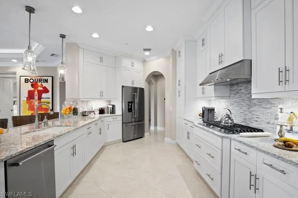 16391 Viansa Way Naples FL 34110