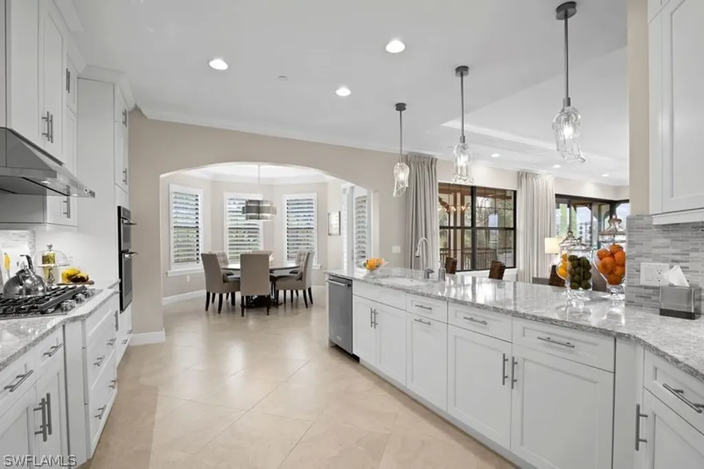 16391 Viansa Way Naples FL 34110
